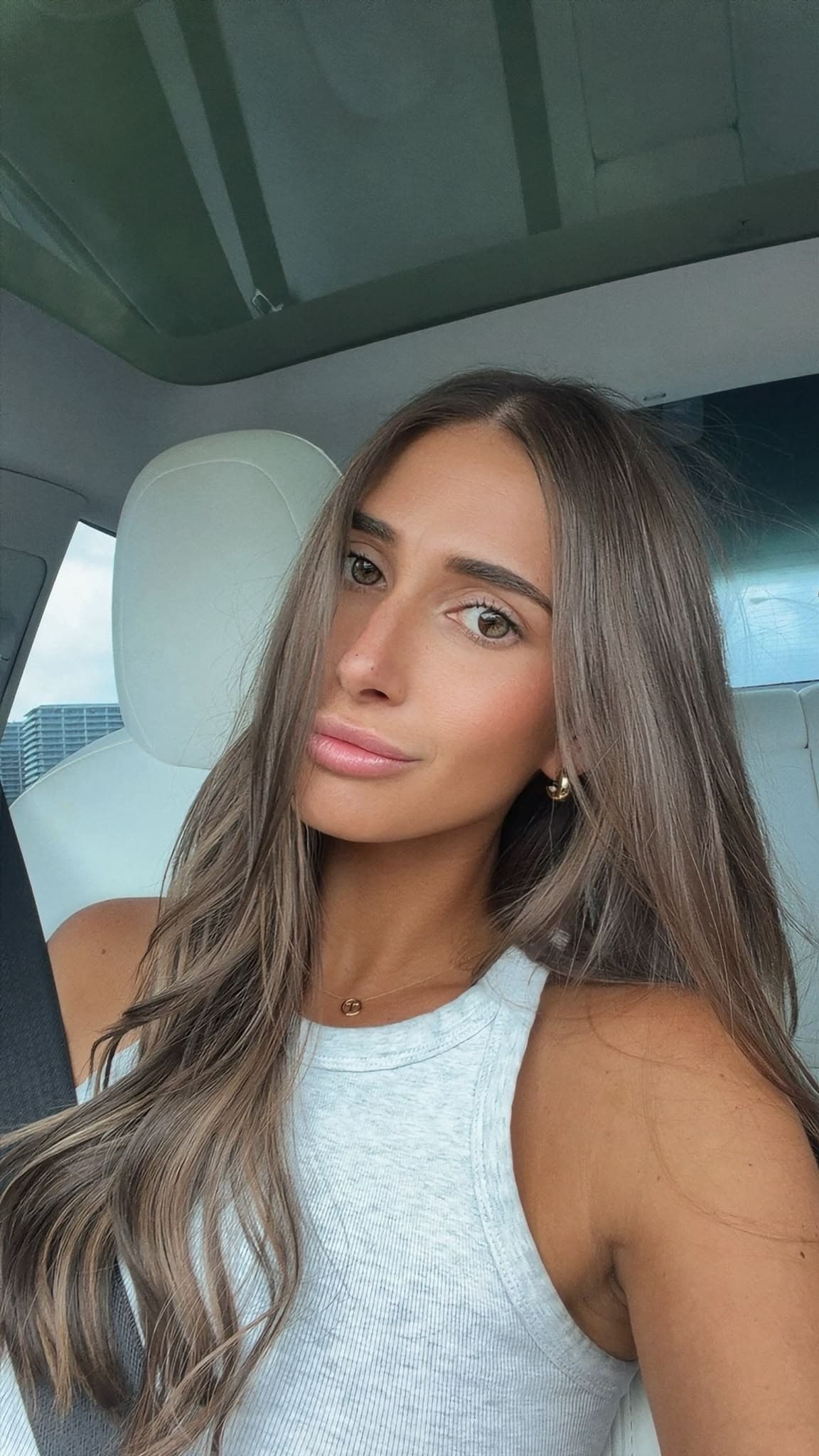 Taylor Izzo wearing Sorelle extensions — video